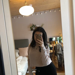 Rosa croppad hoodie från hm xs - Rosa croppad ”we matter” hoodie från hm