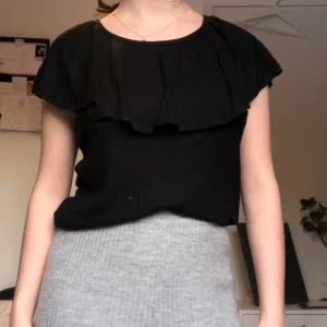 Svart fint linne från Lindex  - Svart fint linne från Lindex, knappt använt 
