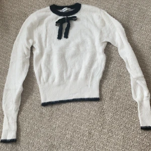 Zara knit sweater - Stickad tröja från zara. Mjuk och skön material. Bra kondition, har inte används så mycket (kanske 3-5 gånger) ❤️