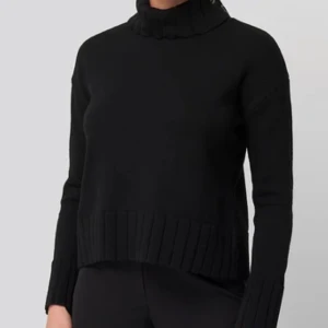 Svart Polotröja - En as snygg svart polotröja från nakd