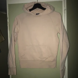 Crocker hoodie - Använd mycket och snörena är borttagna men annars fint skick. 