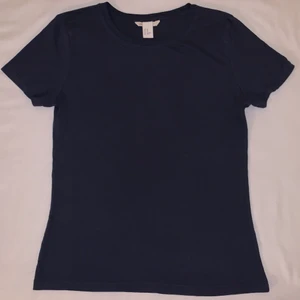 Mörkblå t-shirt - Mörkblå t-shirt