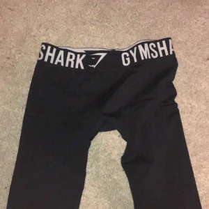 Gymshark - Svarta gymshark i storlek XS som satt för tajt på mig:( skicket är 9/10!