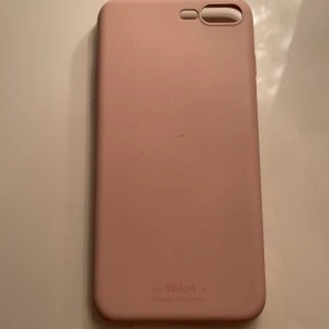 Holdit brant skal  - Mobilskal från holdit brant till iPhone 8/7 plus, i bra skick därför säljer jag de för 70kr!💗
