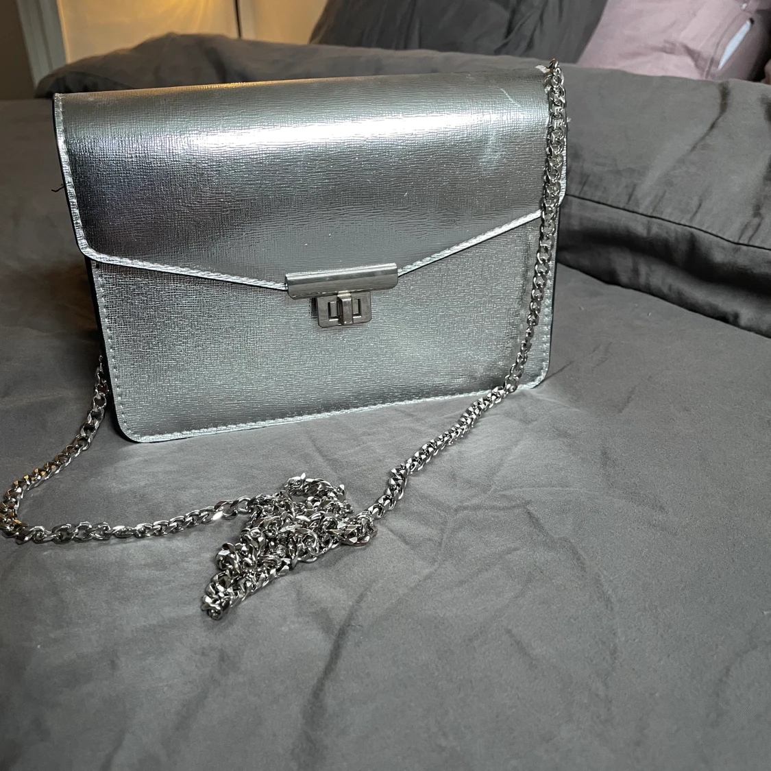 Silvrig väska  - 90