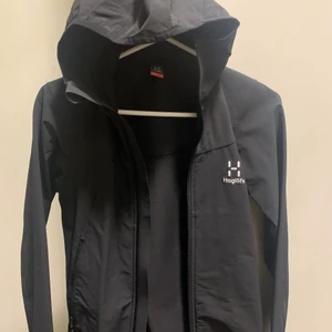 Tunn jacka/ haglöfs  - Haglöfs jacka, använd en termin storlek Xs