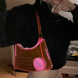 Väska - Säljer nu denna asballa väskan!!! 
