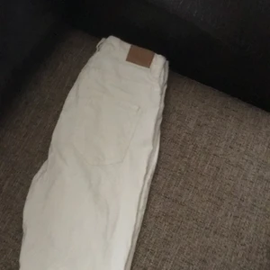 Storlek L Molly jeans  - Inga fläckar storlek L , bekväma Från ginatricot 