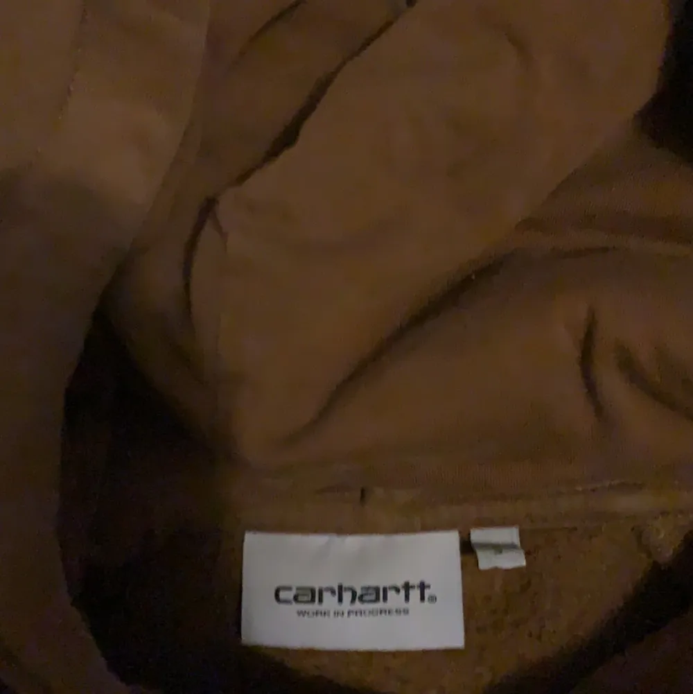 Brun Carhartt hoodie i bra skicka i storlek S. Tröjor & Koftor.