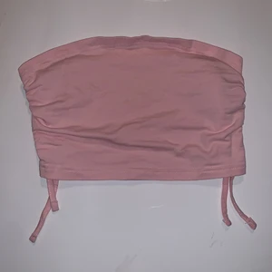 Topp - Säljer denna fina rosa topp från Shein. Aldrig andvänd🥰