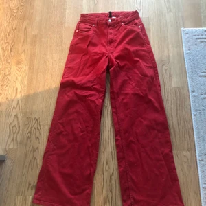 Röda Baggie jeans  - Röda baggie jeans.