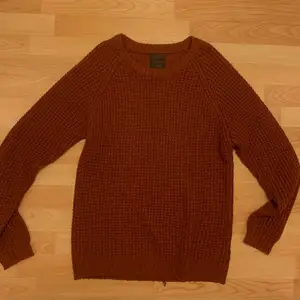 Brun/röd stickad tröja från Bershka 