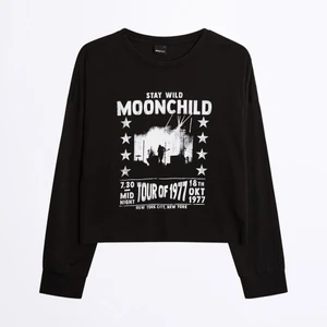 långärmad med tryck - säljer denna coola tröjan från gins tricot. köptes för länge sedan men skicket är bra eftersom den inte är så använd. frakten betalas av köparen. kom privat vid frågor💗