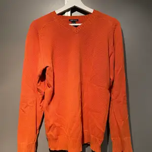 Orange stickad tröja från H&M L.O.G.G. i bra skick!