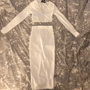Tröja och kjol set - Set från PrettyLittleThing i storlek 32, helt oanvänt. Säljer för det är ganska genomskinligt