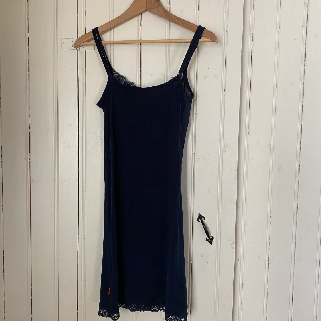 Slinkig mörkblå klänning (kort!) - 91