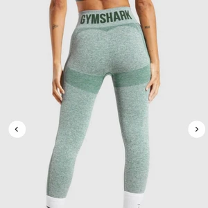 Gymshark tights - Säljer dessa fina tights från gymshark i modellen Flex då de tyvärr är för stora på mig. Slutsålda på gymsharks hemsida. Använda ett fåtal gånger just p.g.a att de är lite stora, så nyskick. Bara att fråga om man vill ha fler bilder på dem💞💞 köparen står för frakt