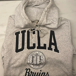 UCLA Hoodie - Underbart skön och snygg hoodie oversize från HM. 