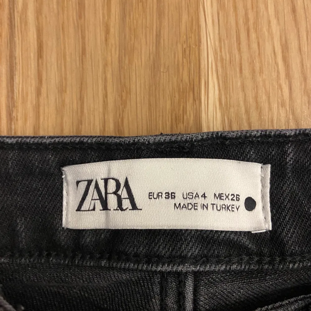 Snygga jeans från Zara. Bra skick! . Jeans & Byxor.