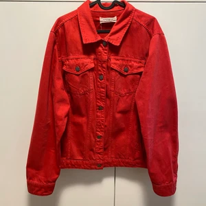 Röd jeansjacka - Röd jeansjacka från mango i stl XXL