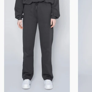 SÖKER strl M lxa sweatpants - Söker lxa sweatpants i storlek M. Färg kvittar! 