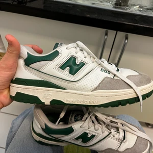 New balance 550 green - Kom med bud eller byten funkar också, mest en intresdekoll men går med på feta bud. 7/10 skick, kostar nästan 4k nya, box finns
