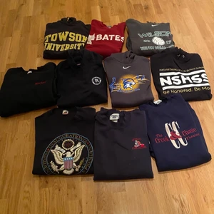 Vintage sweatshirts  - Vintage hoodies💫.         Köpare står för frakt 📦  🌐Storlek: S-L 💶pris:150-250kr 🌀cond: vintage