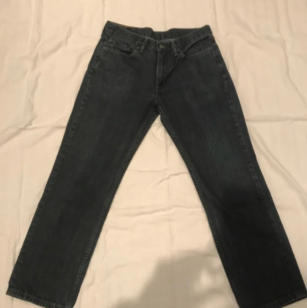 Mörkblå 514 Levi’s jeans. Mjuka och sitter väldigt skön. Jeans & Byxor.