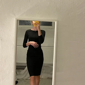 Klänning  - Mörkgrå ribbad tight klänning 