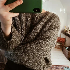 Stickad tröja - Endast provad, aldrig använd. Köpt för 499kr. Du står för frakten 🥰