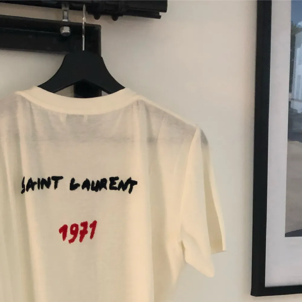 Vit 1971 Saint Laurent tee size M. T-shirts.