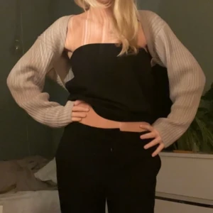 Kofta - Säljer denna super populära koftan från hm använd endast1 gång💕