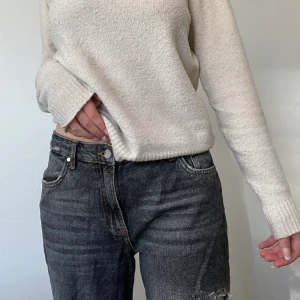 Låga jeans  - Snygga jeans som jag tyvärr aldrig får användning av❤️‍🔥❤️‍🔥 dom är i storlek M men skulle säga att dom är i S