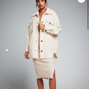 Teddyjacka - Teddyjacka från New yorker🤍 Helt oanvänd men gick inte att lämna tillbaka pga köpt på rea. 