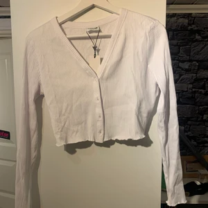 Vit kofta - Superfin vit kofta köpt på vero moda. Endast testad med lappen kvar! Storlek S.