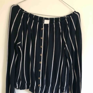  - Fin tröja/blus från H&M storlek S. 