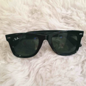  - Fake Raynen glasögon. Bra skick💖