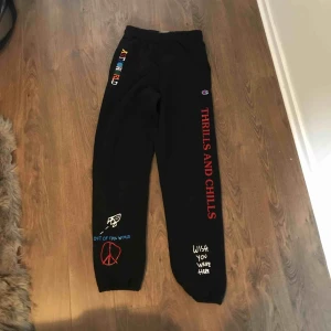 - Travis Scott Astroworld x Champion sweatpants  Stl S, använda ett fåtal gånger