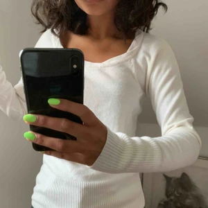  - Snygg tröja från mango! Den är i storlek M men passar bra på mig som oftast bär XS -S🌸🌸