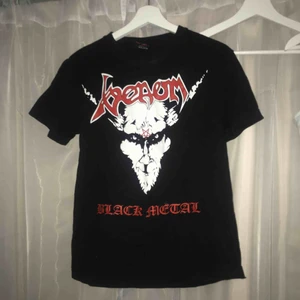  - Vemod band t-shirt, använd en gång för att prova, storlek M men sitter mer som en S! 