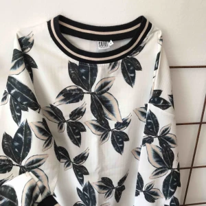  - Cool tröja från saint tropez, aldrig använd!