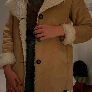  - mysig jacka till höstens vindar!  kan nog passa som M också <3