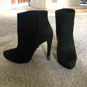  - Ursnygga klackar från zara. Endast använda en gång. Säljer för att dem inte används.