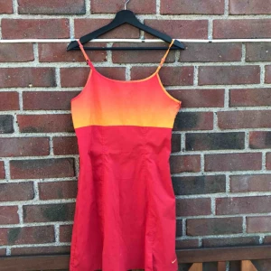  - Säljer en favorit jag inte använt på länge, denna jättefina klänningen från nike!