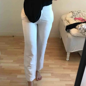  - sköna linnebyxor , är 175cm och på mig är dom för korta. Frakten ingår i priset 