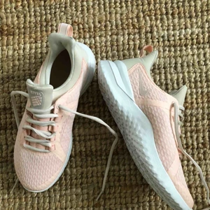  - Sprillans nya Nike rival skor, helt oanvända säljes pga råkat köpa fel strl. Nypris 799kr.  