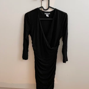 Svart klänning, storlek M - Bekväm och stretch 