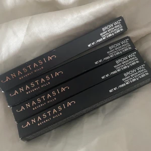 Brow wiz  - Helt nya oöppnade brow wiz från anastasia beverlyhills 🌸 färgerna ser ni på bilden, 179kr st 💕 granite och ebony kvar!