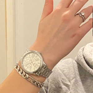 Regal klocka - Klocka i fint skick, knappt använd✨