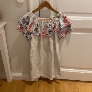 Klänning med volang - Superfin och skön